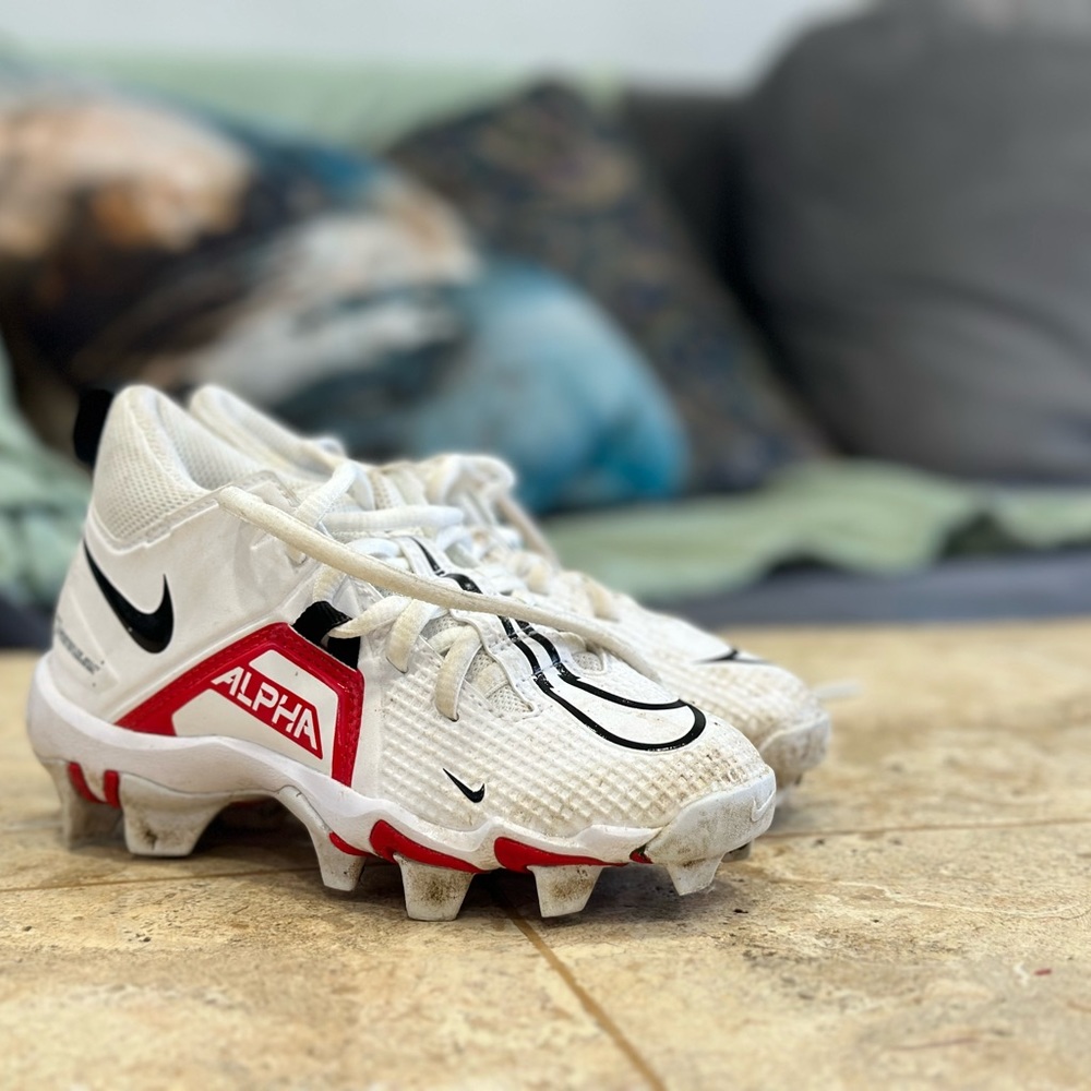 NIKE Football Cleats, Kids / Boys (size 12C)
